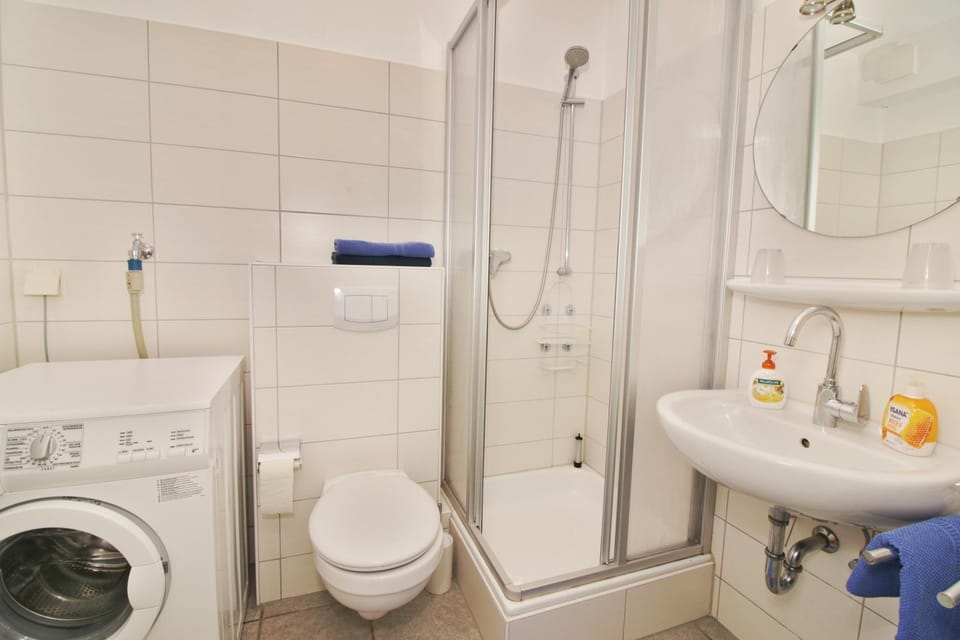 Shower, Toilet, Bathroom, washing machine