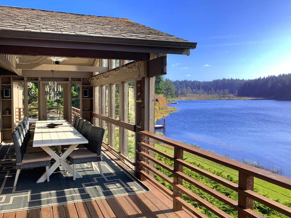Dining area, Lake view