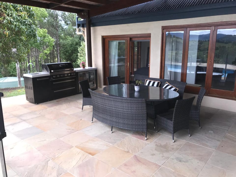 Byron Bay hinterland house - amazing sunset views! House in Coorabell