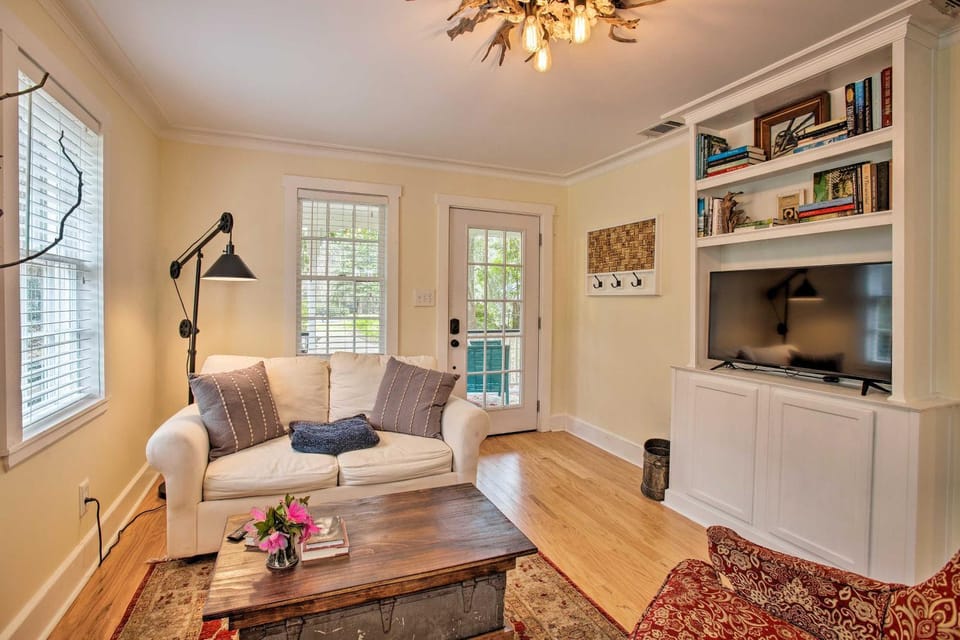 Savannah Cottage - 5 Mi to Wormsloe Historic Site! House in Savannah
