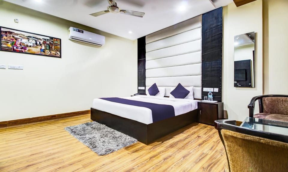 Bed, TV and multimedia, Photo of the whole room, Bedroom, air conditioner