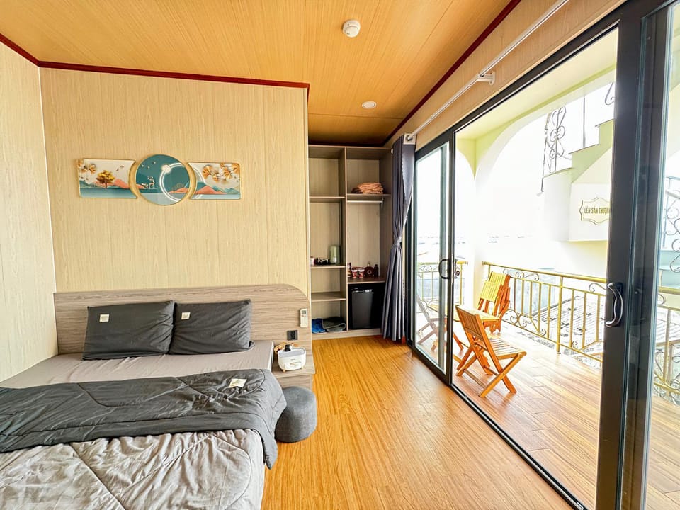 Bed, Balcony/Terrace, Photo of the whole room, Bedroom
