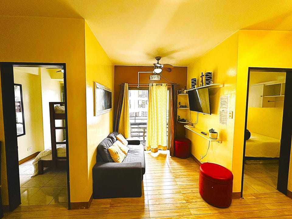 Communal lounge/ TV room, TV and multimedia, Living room, Photo of the whole room, Seating area
