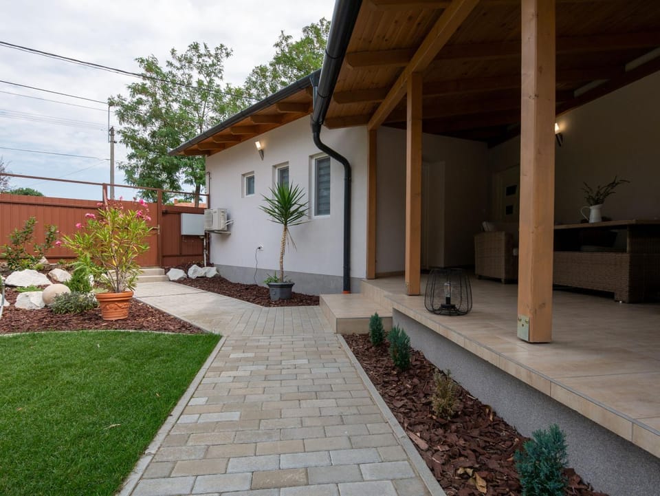 Patio, Facade/entrance, Garden, View (from property/room)