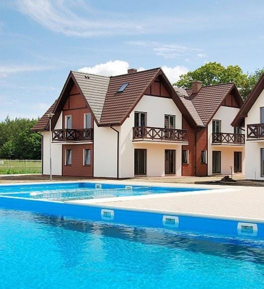 Property building, Day, Swimming pool