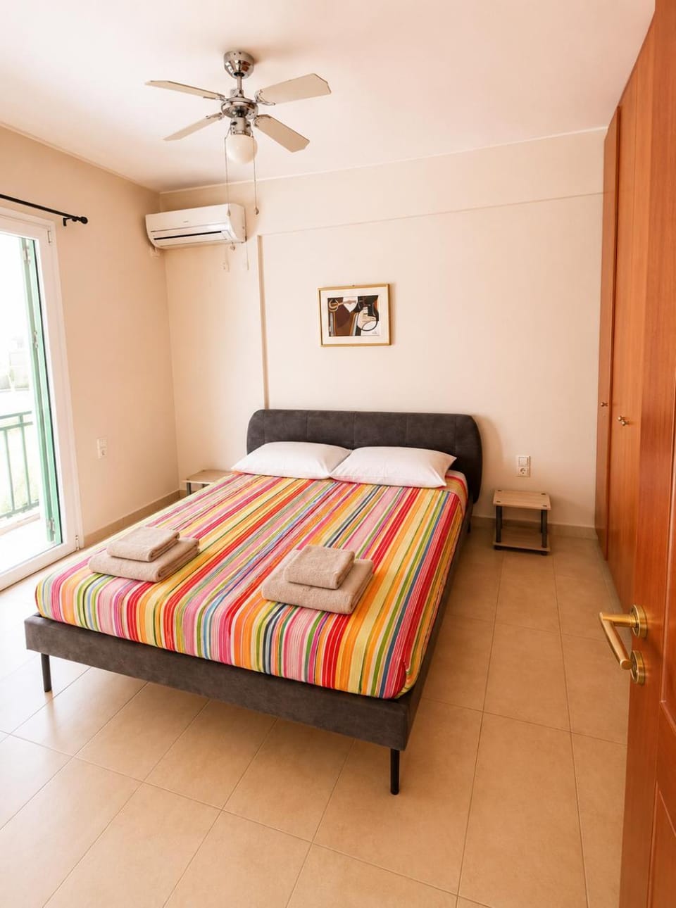 Bed, Photo of the whole room, Bedroom, air conditioner