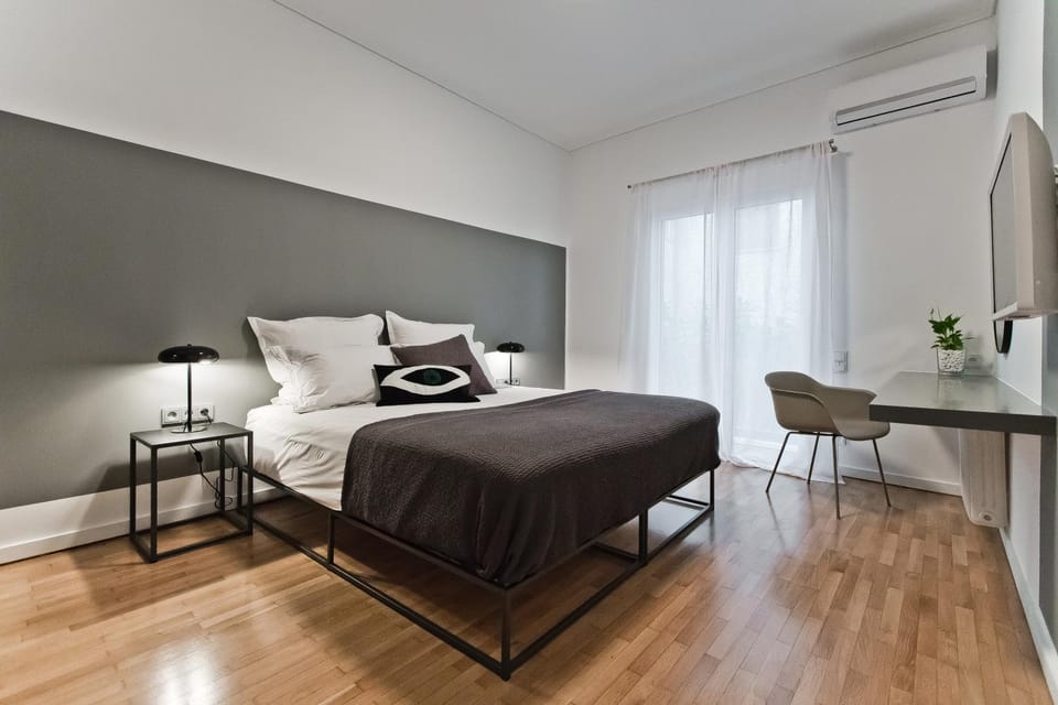 Bed, TV and multimedia, Bedroom