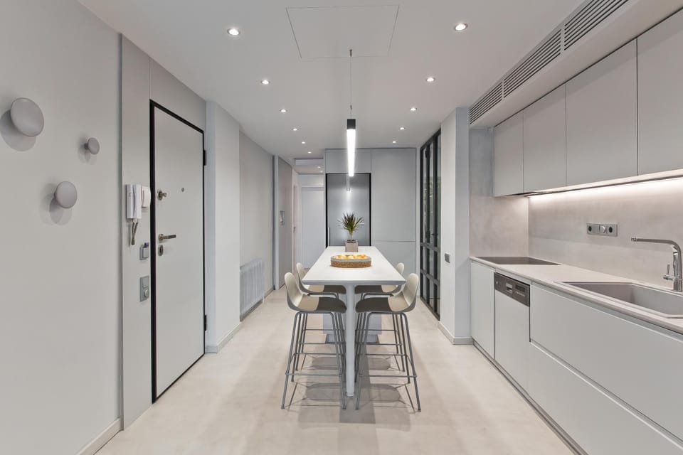 Kitchen or kitchenette, Dining area