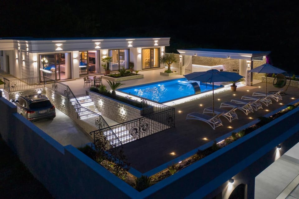 Facade/entrance, Bird's eye view, Pool view, Swimming pool, Swimming pool