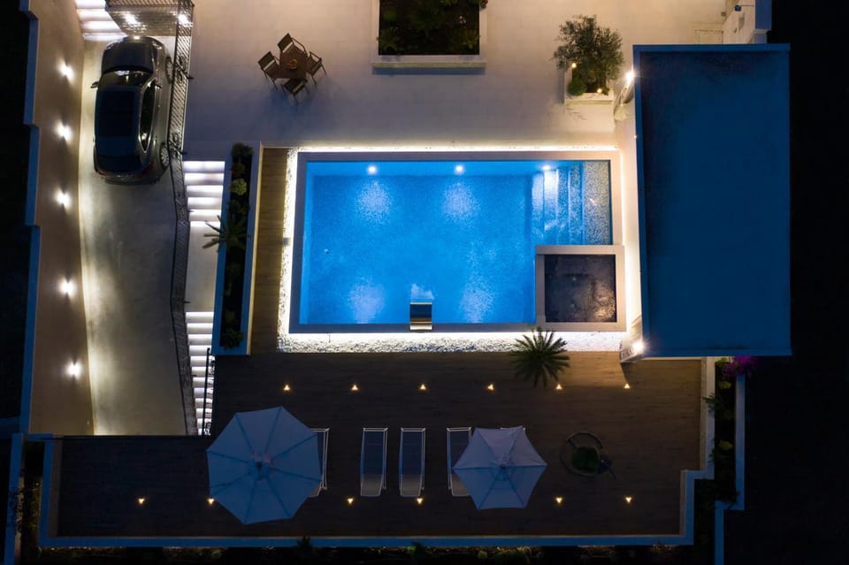 Facade/entrance, Bird's eye view, Pool view