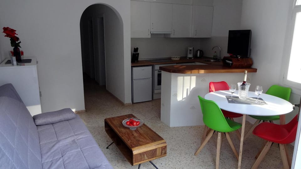 Kitchen or kitchenette, Living room, Dining area