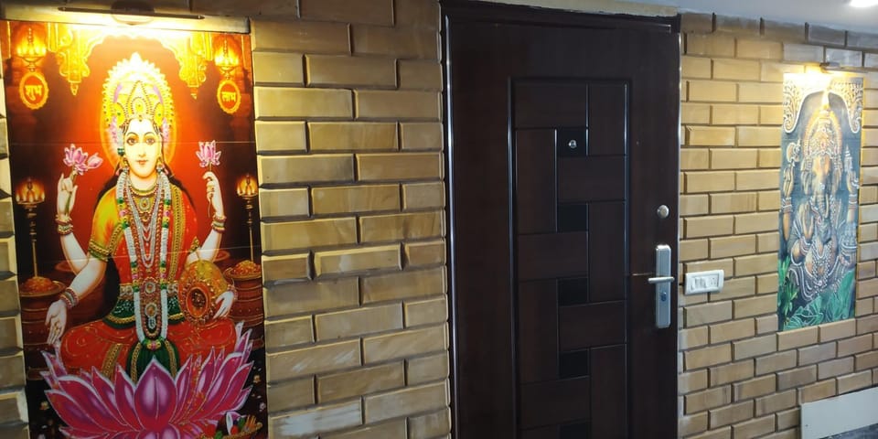 2BHK Short Stay Apartment walking Max Saket ( LIFT +Kitchen+Parking+3 nights min stay) Apartment in New Delhi