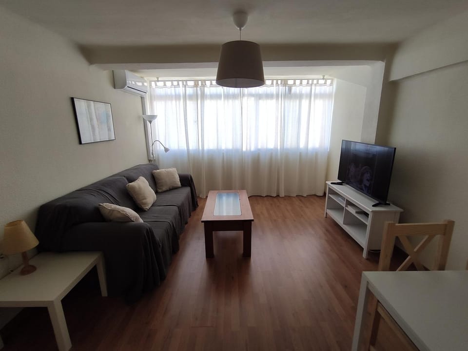 TV and multimedia, Living room, Lounge or bar