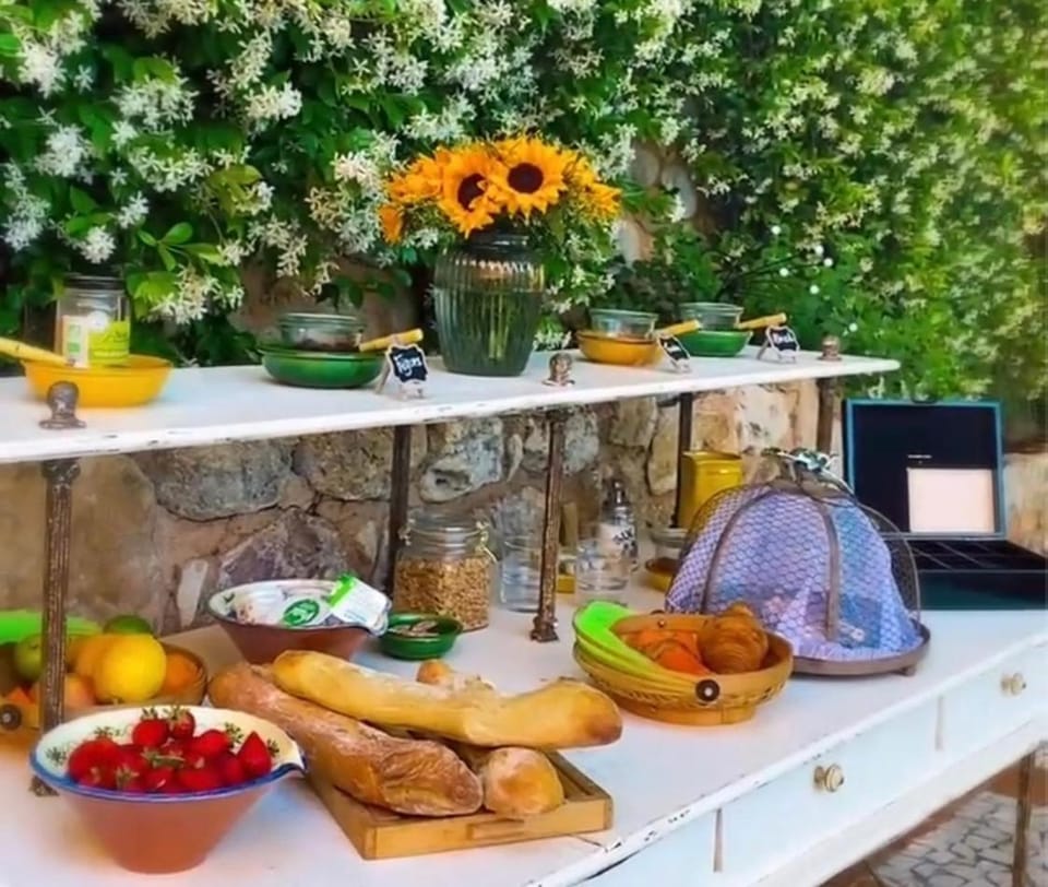 Spring, Day, Dining area, Meals, Breakfast, Time of day, Sunrise