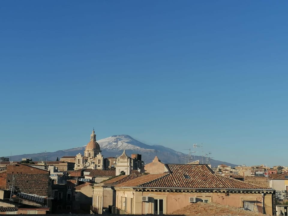 Neighbourhood, Balcony/Terrace, City view, Landmark view, Mountain view, Street view