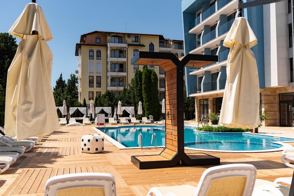 Property building, Swimming pool