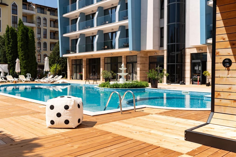 Property building, Swimming pool