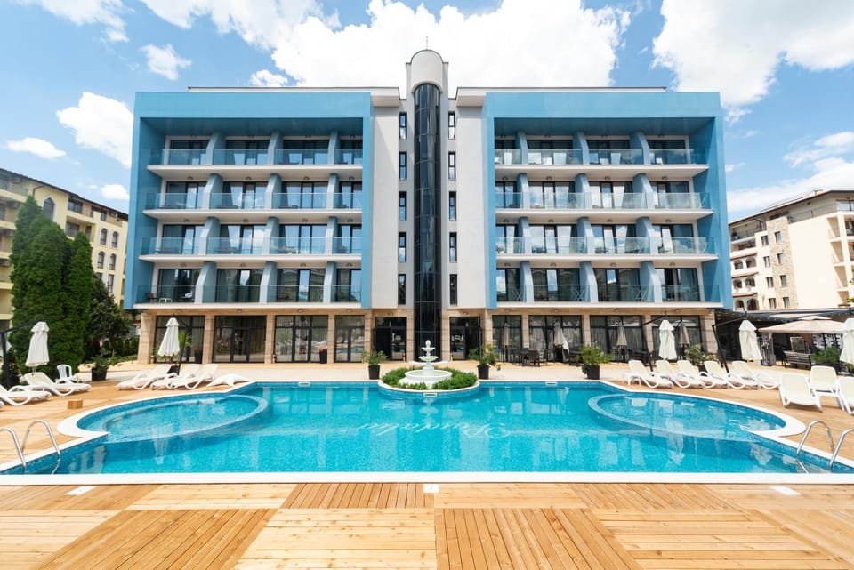Property building, Pool view, Swimming pool, sunbed