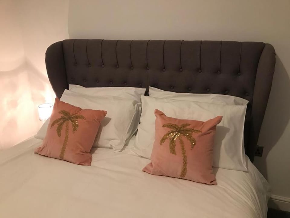 My Perfect Place Rooms & Apartments -Some rooms with Hot Tub- Free Parking Apartment in Blackpool