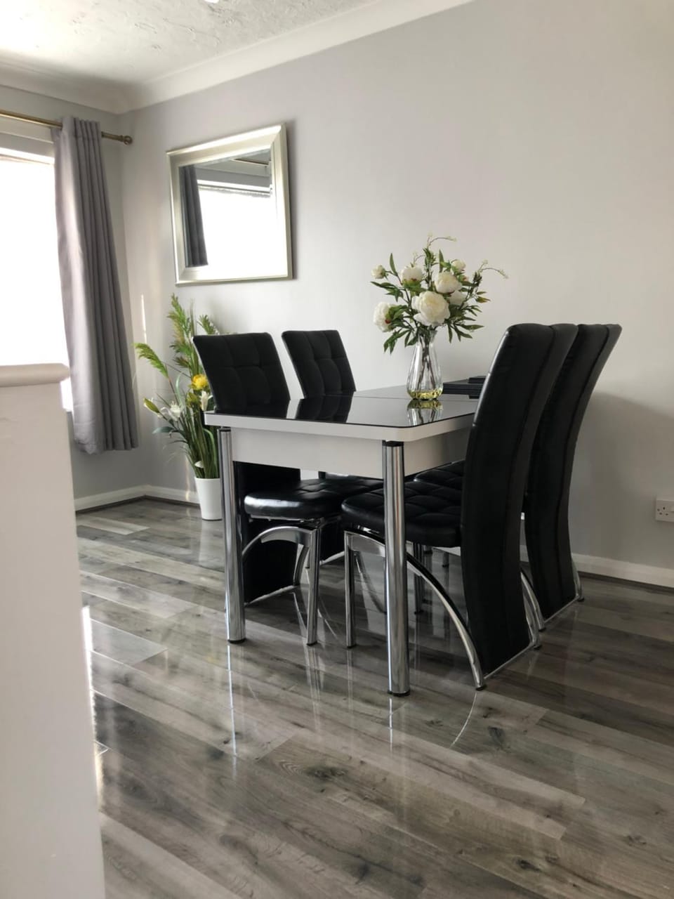 Peaceful 3 Bed Home Apartment in Basildon