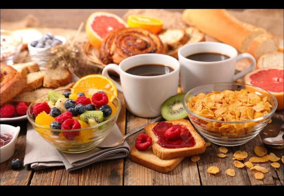 Food and drinks, Food, Breakfast, Continental breakfast, Buffet breakfast