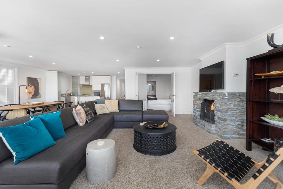 Beacon Lakeside Luxury 908 - 2 Bedroom Apartment in Queenstown