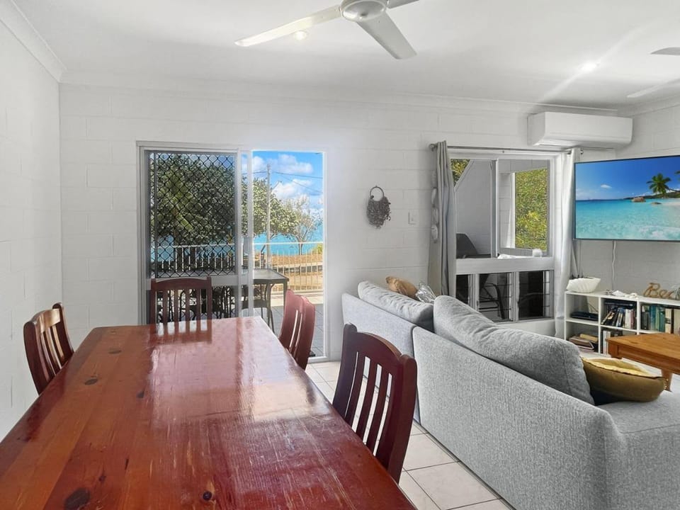 Arcadia Beach Unit 4 Apartment in Queensland