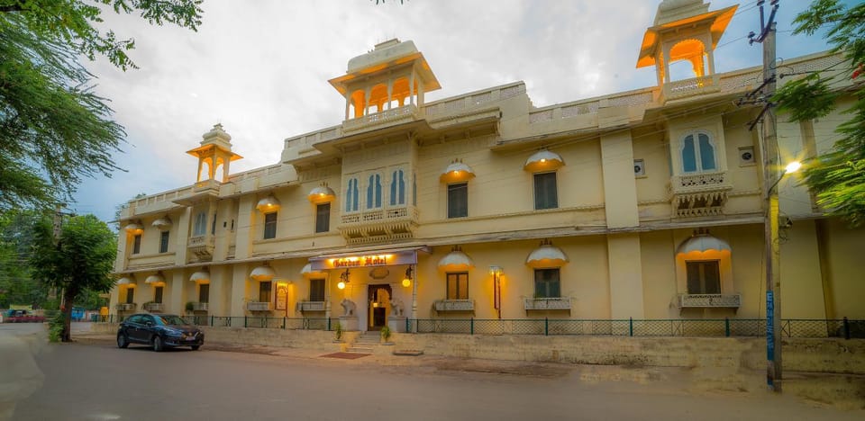 Facade/entrance