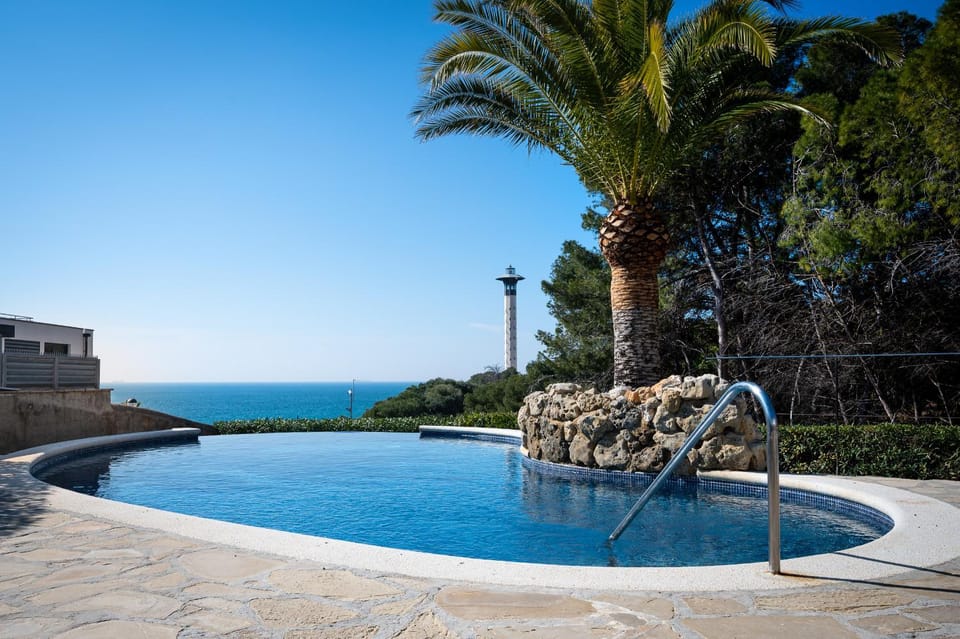 AT033 Bonita villa con piscina privada, completamente equipada Villa in Torredembarra