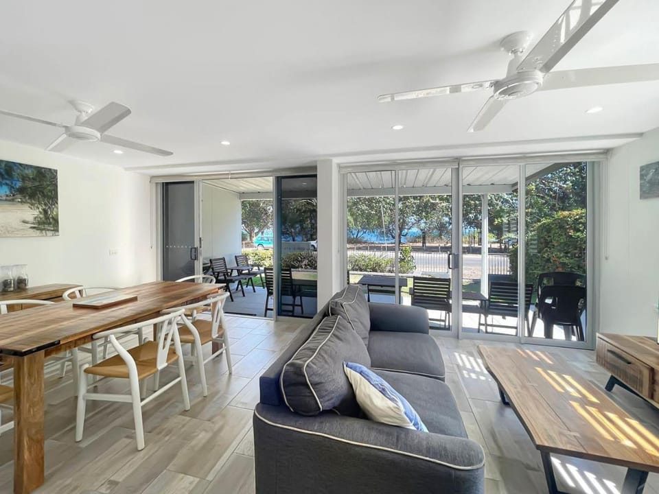 Island View Unit 2 Apartment in Queensland
