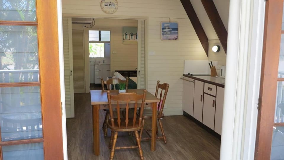 Picnic Bay Chalet Unit 2 Apartment in Queensland