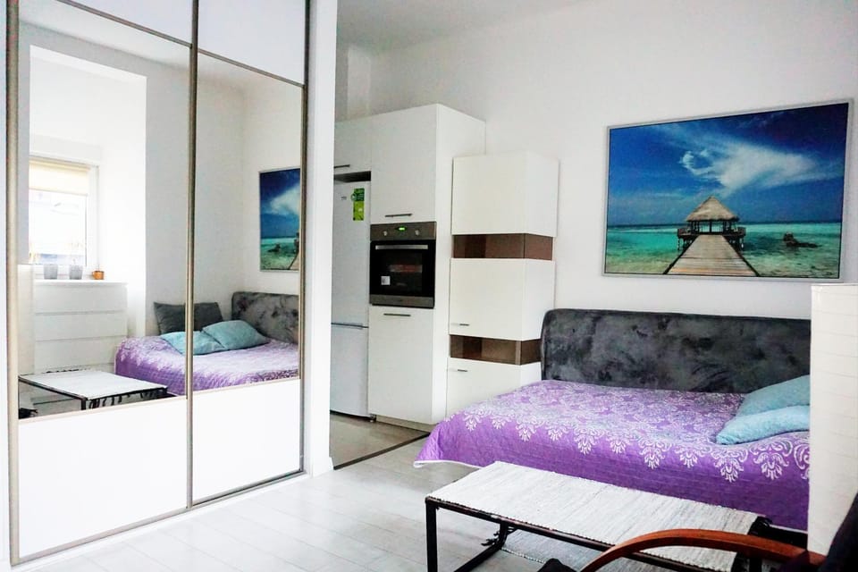 Bed, Photo of the whole room, wardrobe