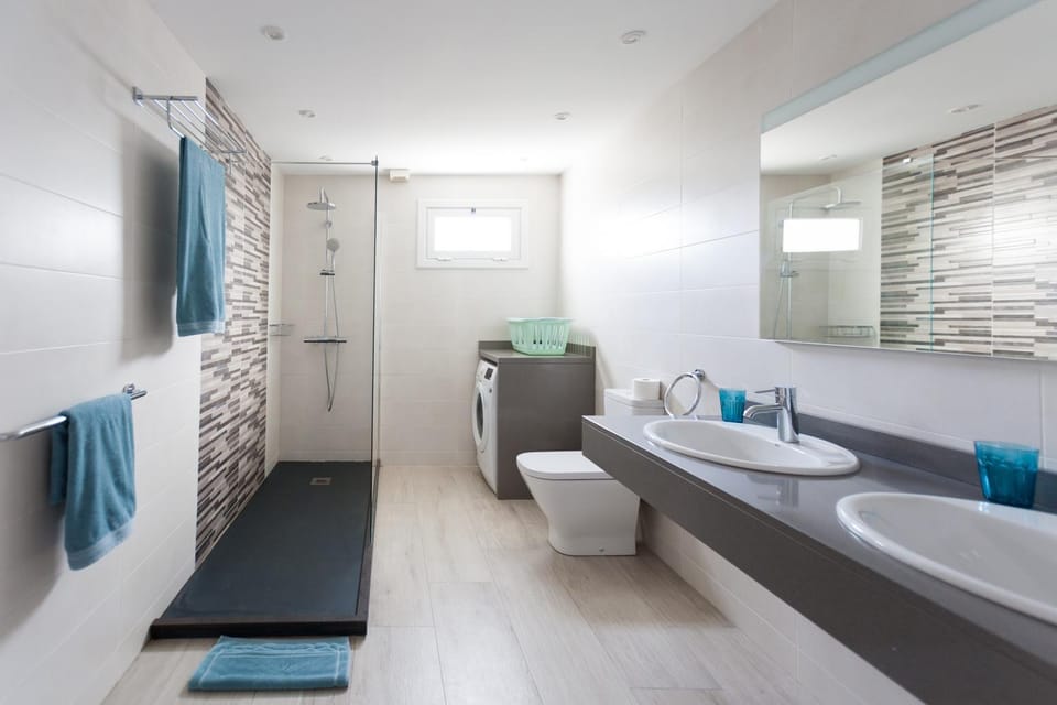 Shower, Bathroom, towels