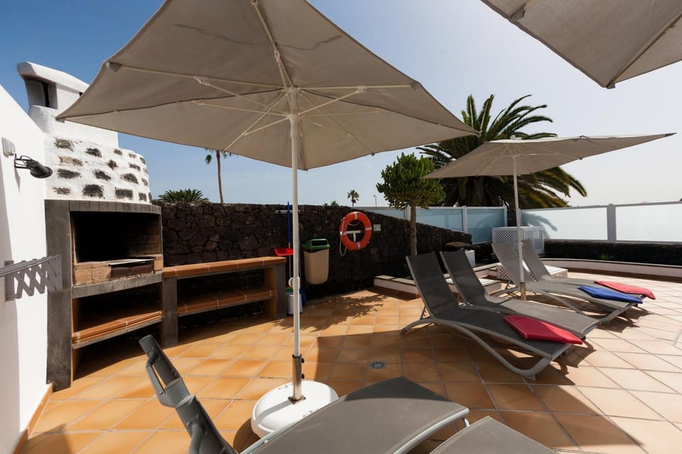 Patio, BBQ facilities, Seating area, sunbed