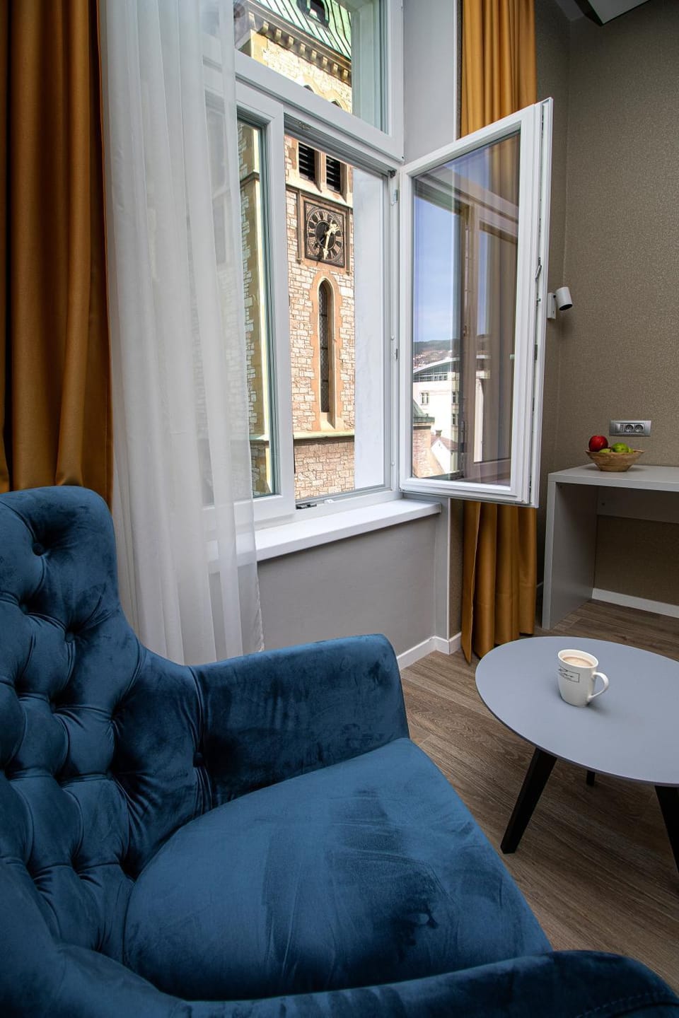 Living room, City view, Street view