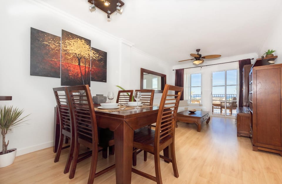 Communal lounge/ TV room, Coffee/tea facilities, Living room, Seating area, Dining area, Area and facilities