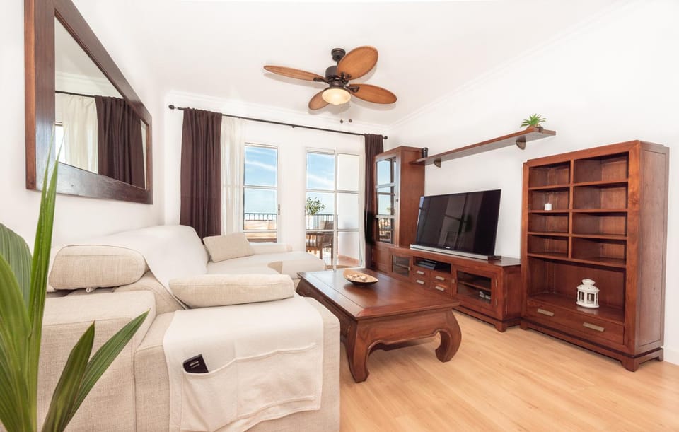 Communal lounge/ TV room, TV and multimedia, Living room, Photo of the whole room, Seating area