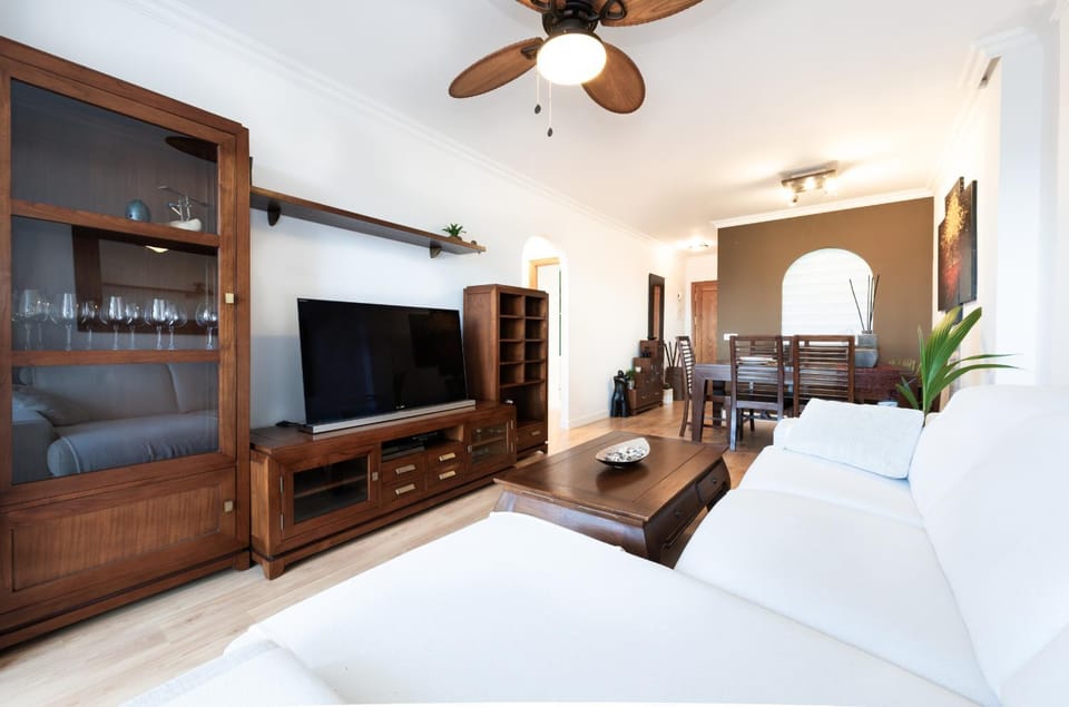 TV and multimedia, Living room, Seating area, Dining area, Area and facilities
