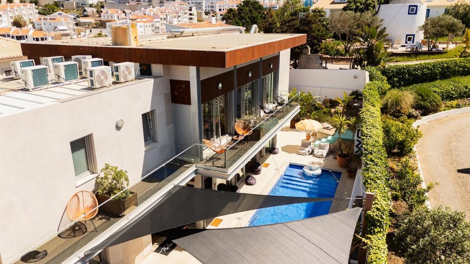 Property building, Balcony/Terrace, Swimming pool