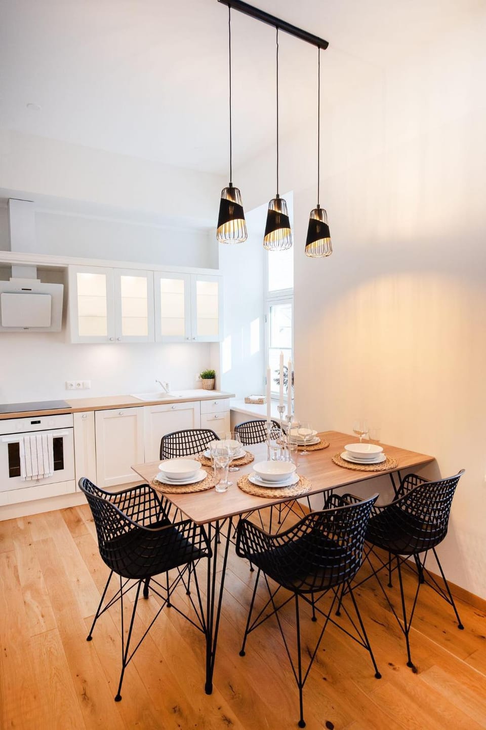 Kitchen or kitchenette, Dining area