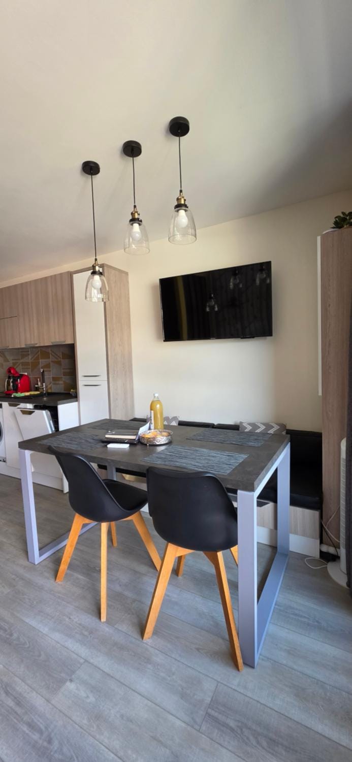 Seating area, Dining area