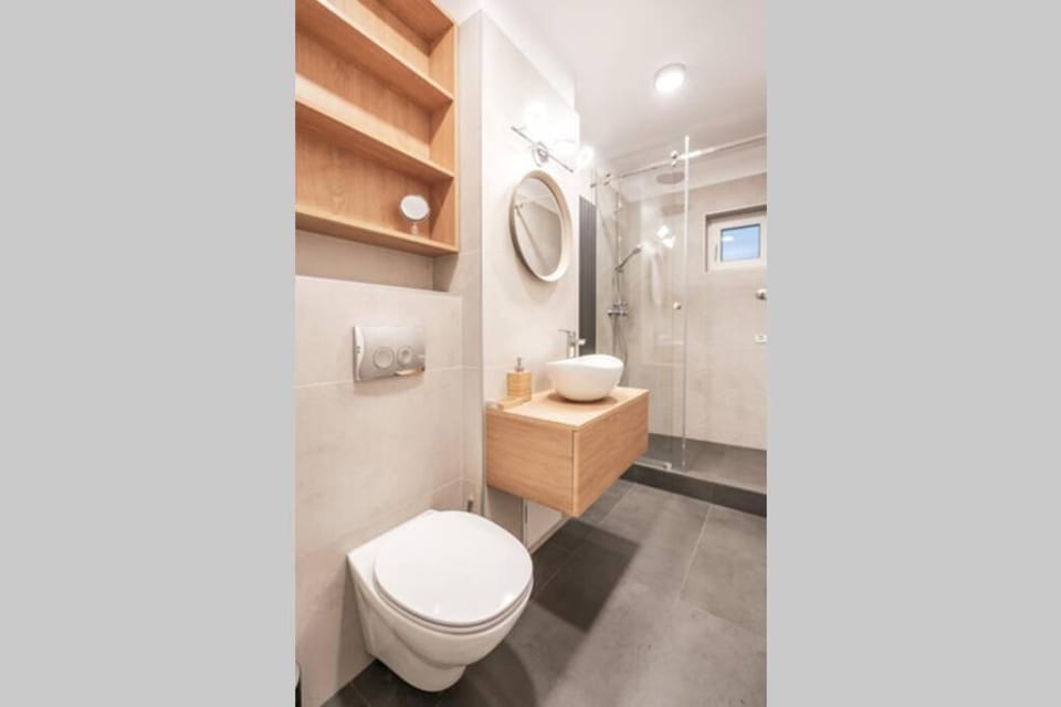 Shower, Toilet, Bathroom, bidet, towels