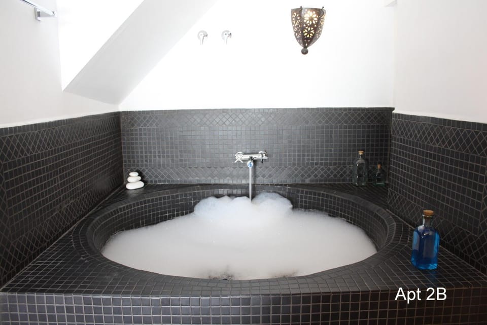 Hot Tub, Bath