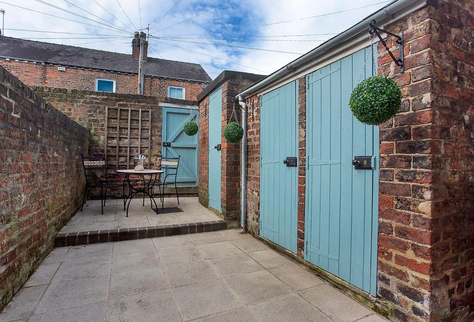 Property building, Patio, Day