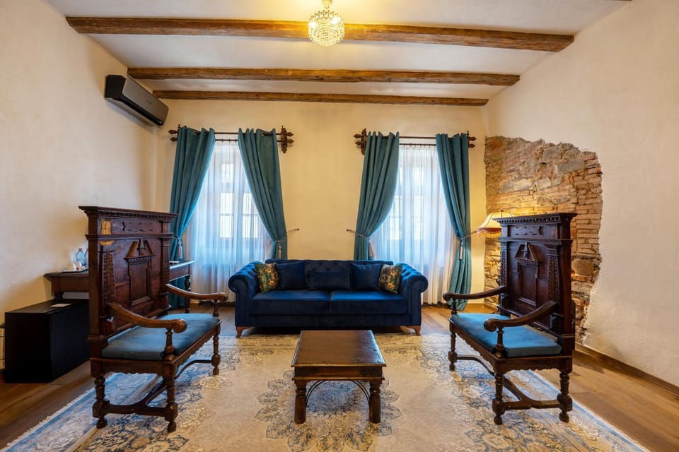 The Throne - M Museum Hotel Hotel in Romania