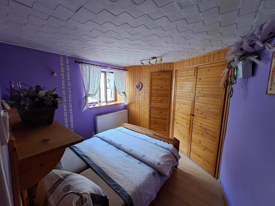 Bedroom, Quiet street view