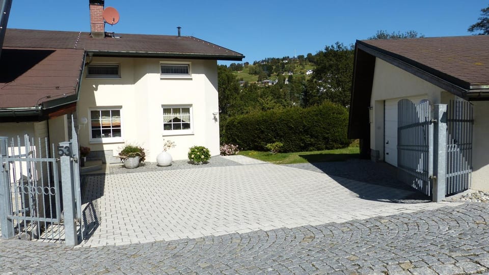 Property building, Facade/entrance, Parking