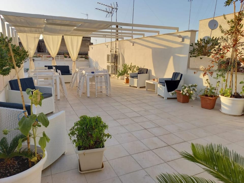 Balcony/Terrace, Internal: Not applicable to any particular room