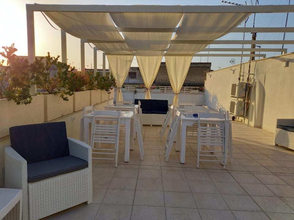 Balcony/Terrace, Internal: Not applicable to any particular room