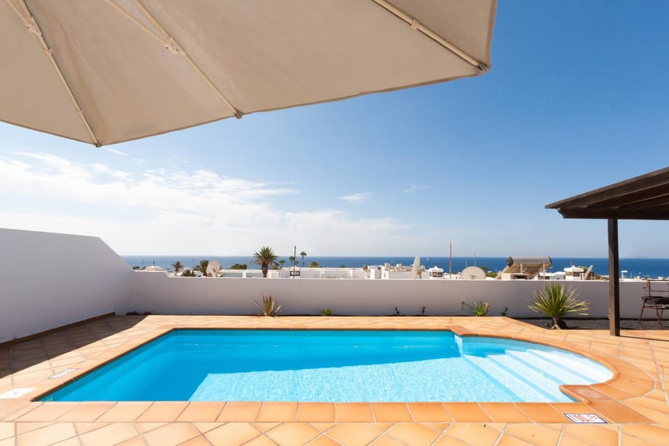 2 bedroom villa 'The Bungalow' with private heated pool. Villa in Puerto del Carmen